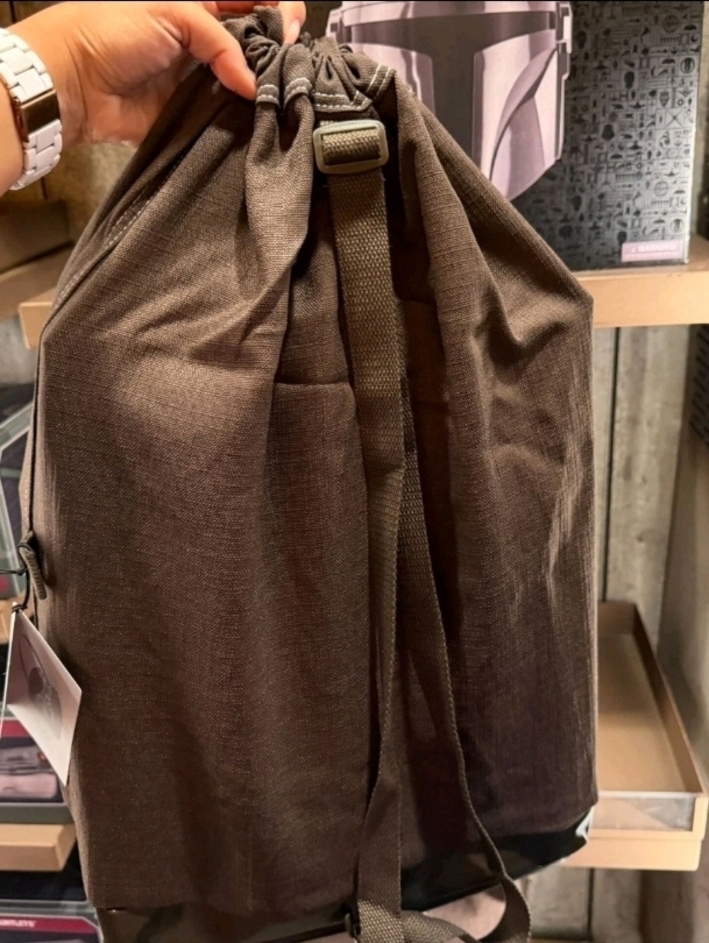 2026 Disney Parks Star Wars Galaxy’s Edge Mandalorian Armor & Gauntlets Set - Picture 5 of 9